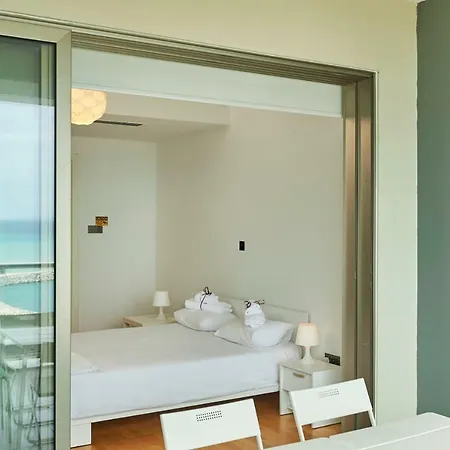 Finikoudes Luxury